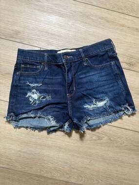 Hollister Short-Short High Rise 2" Inseam Denim Shorts Size 7 (W28)
